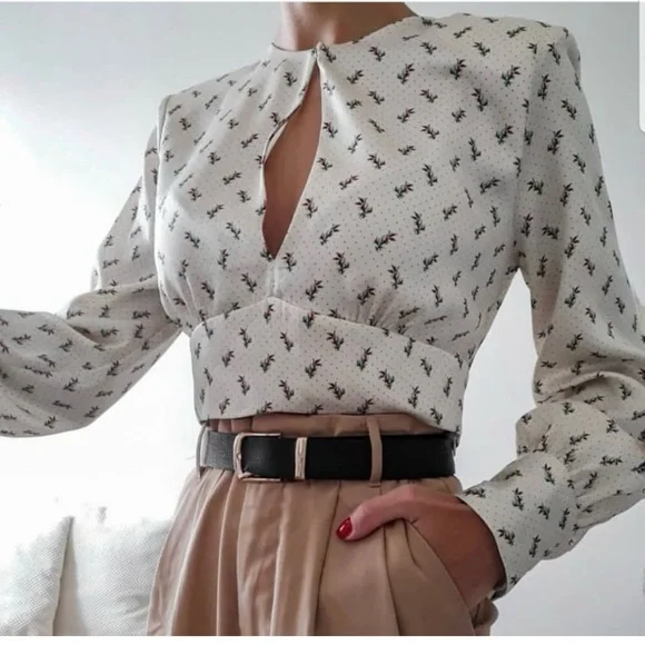 Zara crop satin keyhole cutout long sleeve floral and polka dot cream blouse - Picture 3 of 7